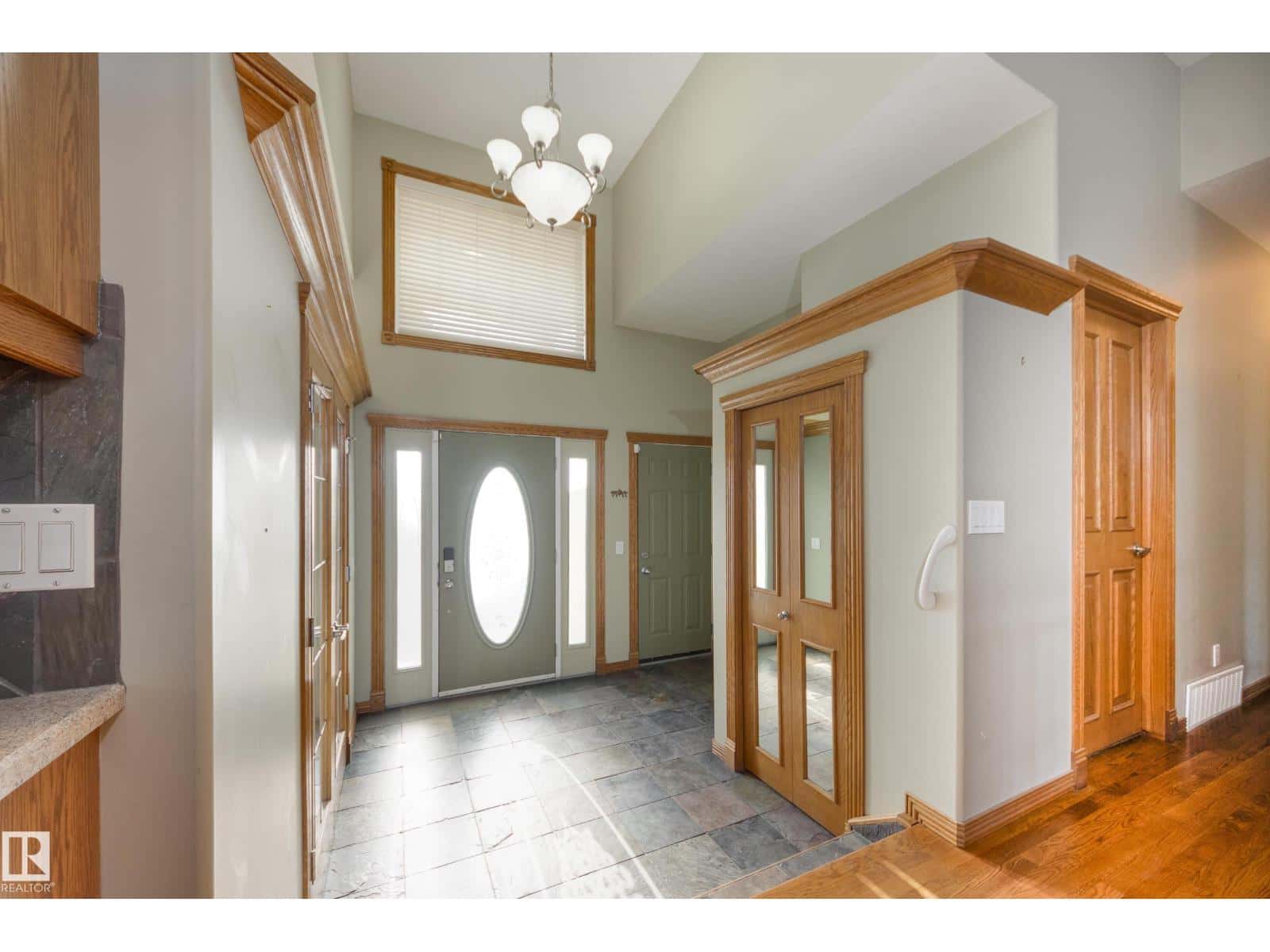 96 LINKSVIEW DR — Spruce Grove, Alberta - Photo 4 of 44