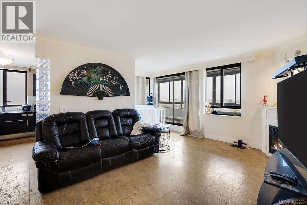 1003 1034 Johnson St — Victoria, British Columbia - Photo 3 of 38