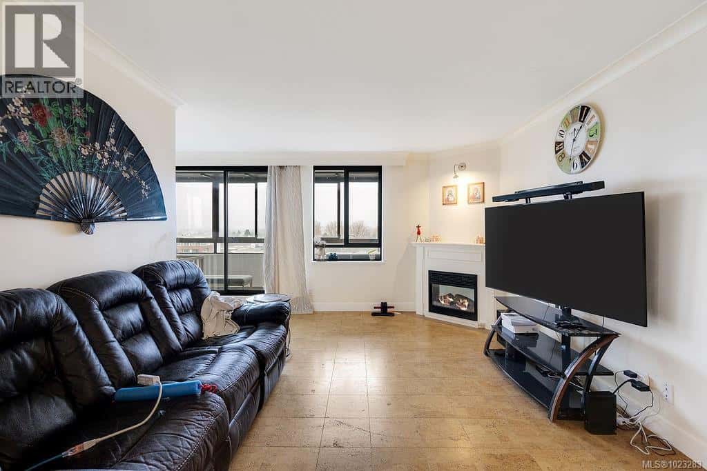 1003 1034 Johnson St — Victoria, British Columbia - Photo 4 of 38