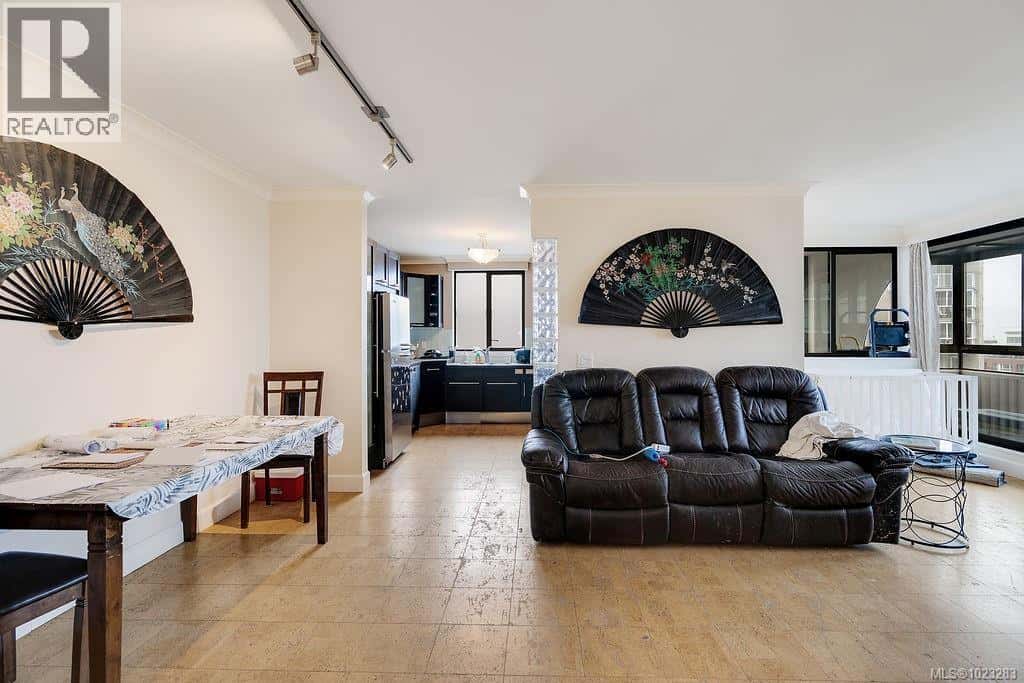 1003 1034 Johnson St — Victoria, British Columbia - Photo 5 of 38