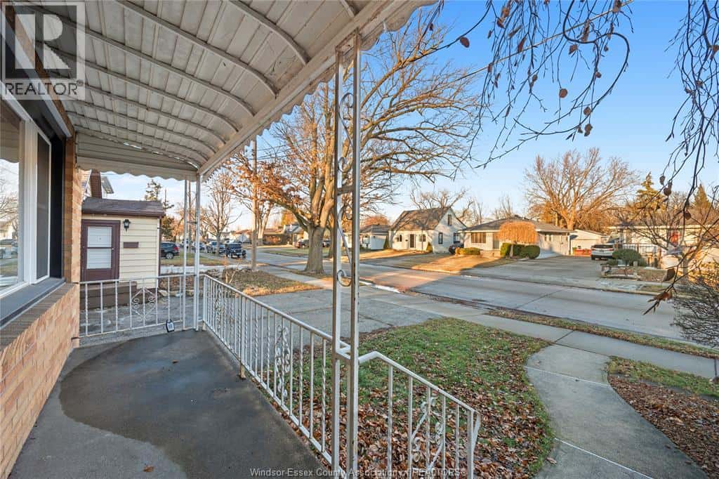 1987 Buckingham — Windsor, Ontario - Photo 2 of 30