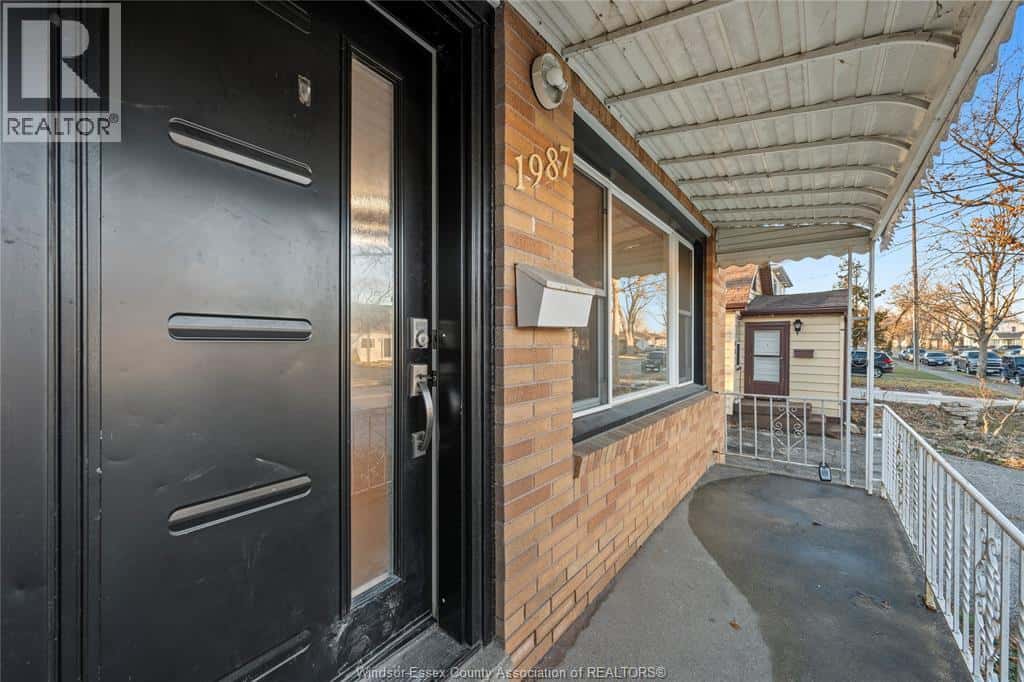 1987 Buckingham — Windsor, Ontario - Photo 3 of 30