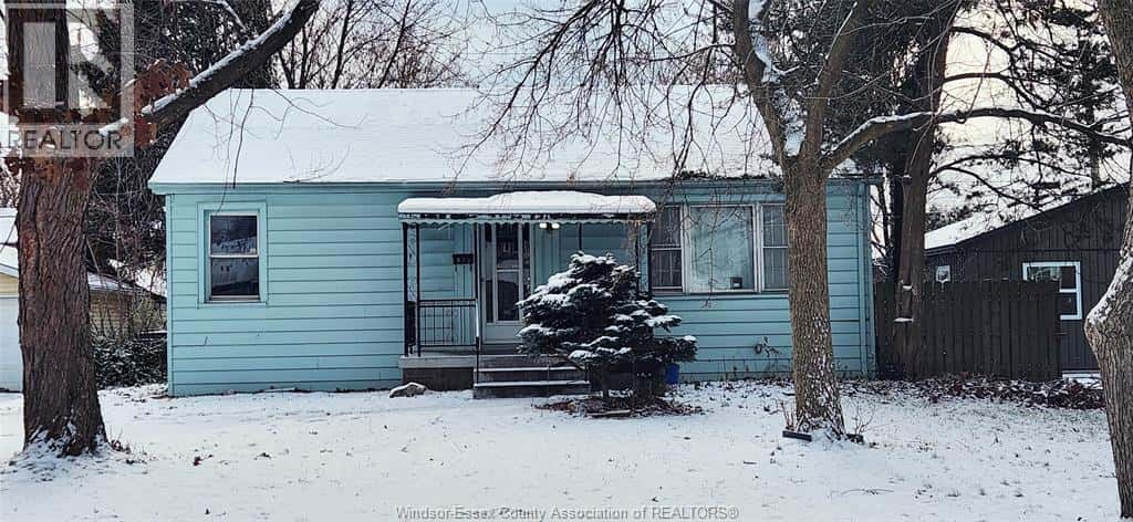 559 VANIER STREET — Windsor, Ontario - Photo 3 of 24