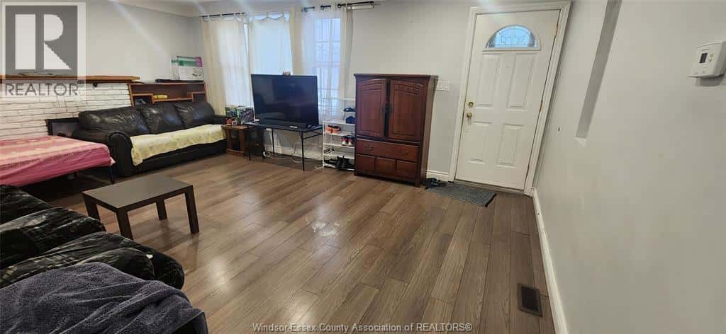 559 VANIER STREET — Windsor, Ontario - Photo 5 of 24