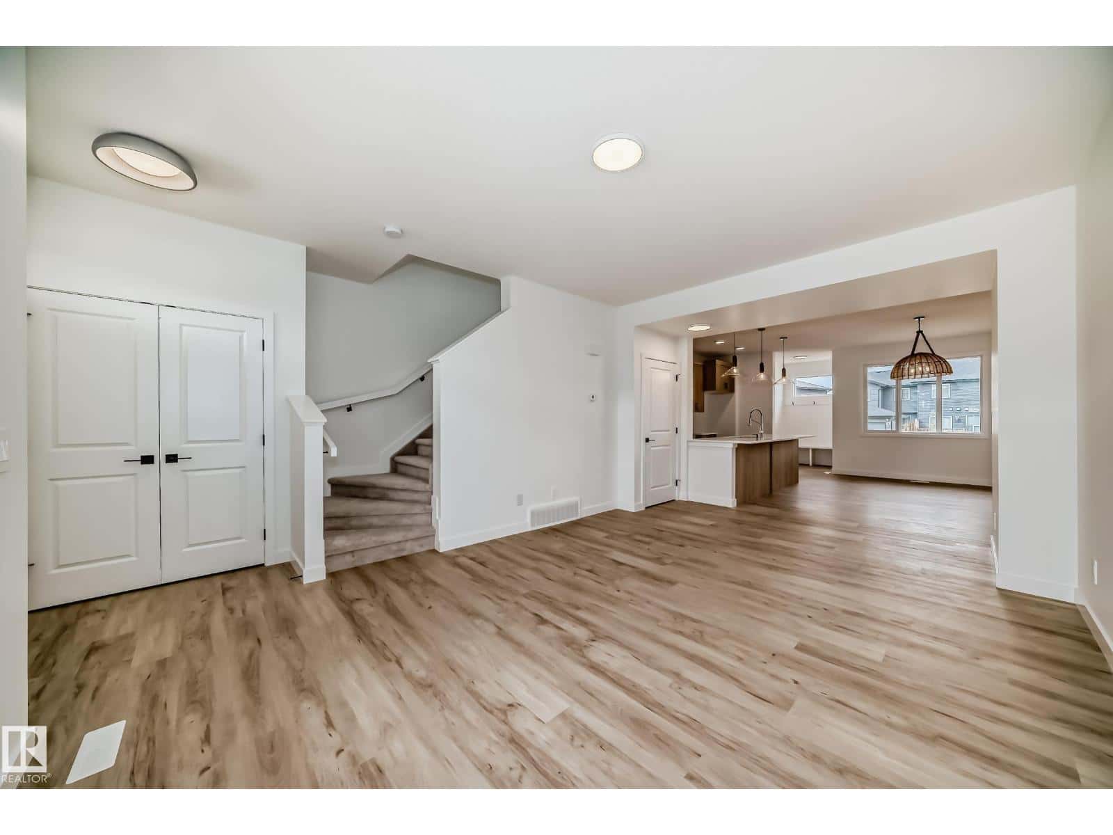 1314 KESWICK DR SW — Edmonton, Alberta - Photo 2 of 22