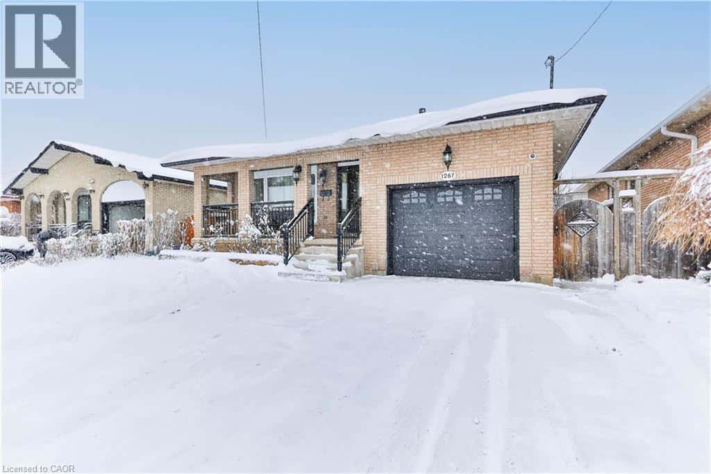 1267 LIMERIDGE Road E — Hamilton, Ontario - Photo 3 of 49