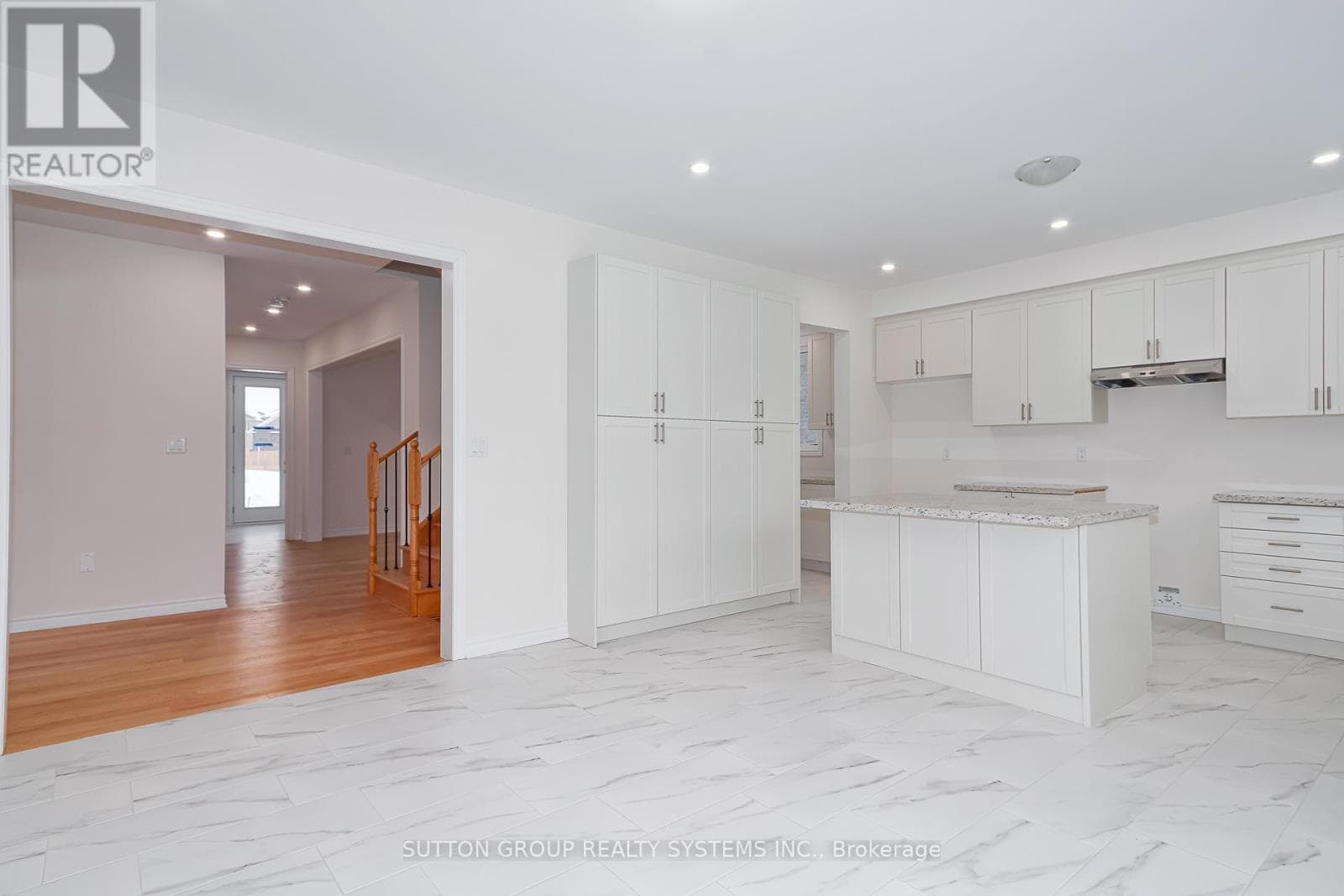 176 ROSEANNE CIRCLE — Wasaga Beach, Ontario - Main photo