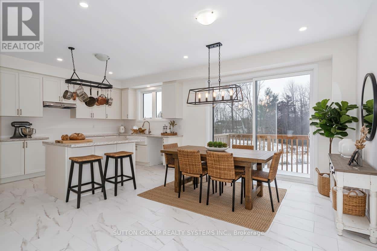 176 ROSEANNE CIRCLE — Wasaga Beach, Ontario - Photo 2 of 29