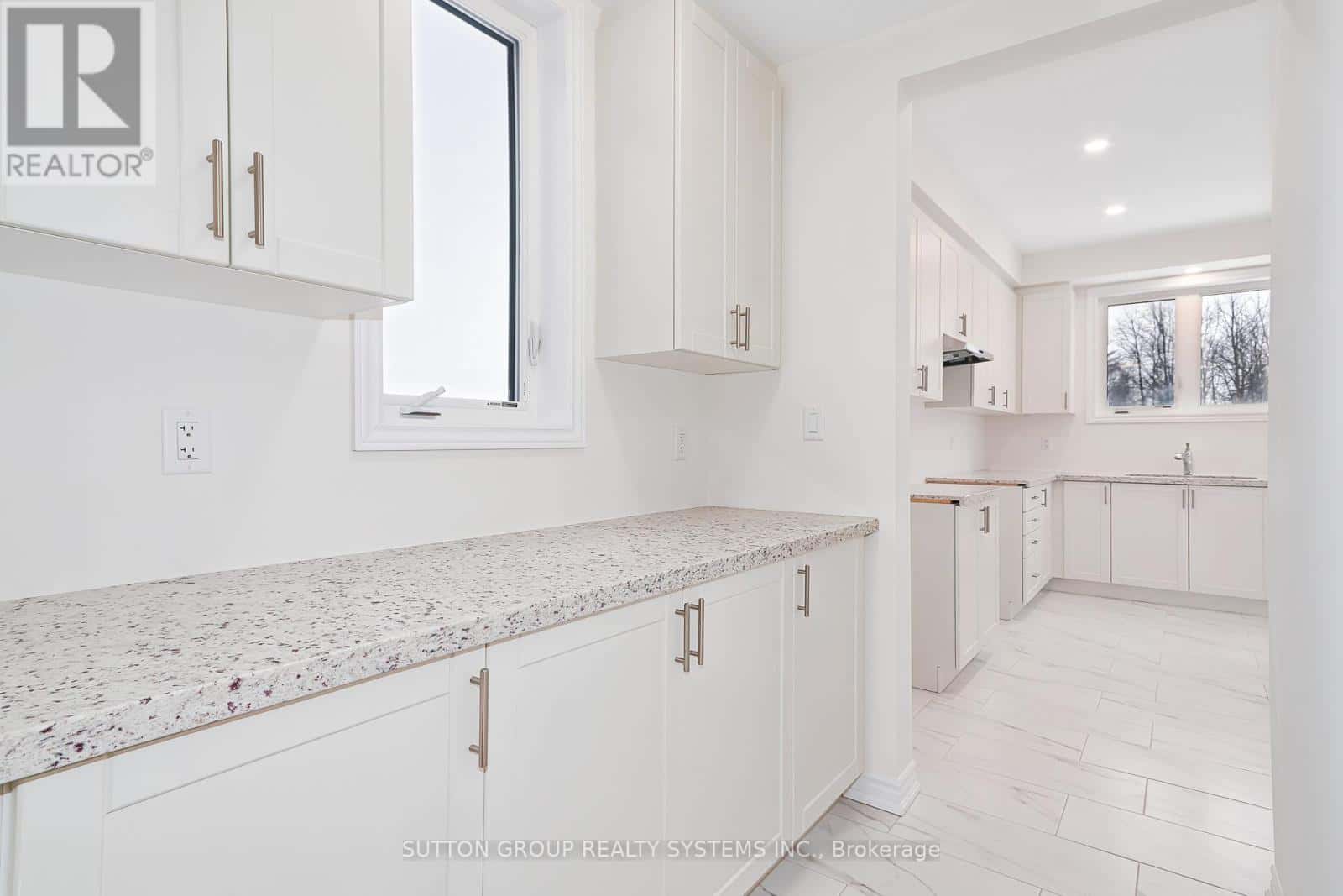 176 ROSEANNE CIRCLE — Wasaga Beach, Ontario - Photo 4 of 29