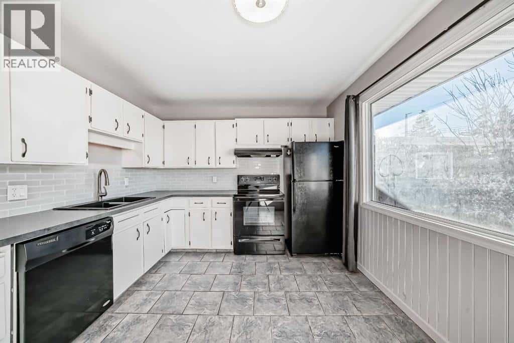 611 Meota Road NE — Calgary, Alberta - Photo 4 of 49