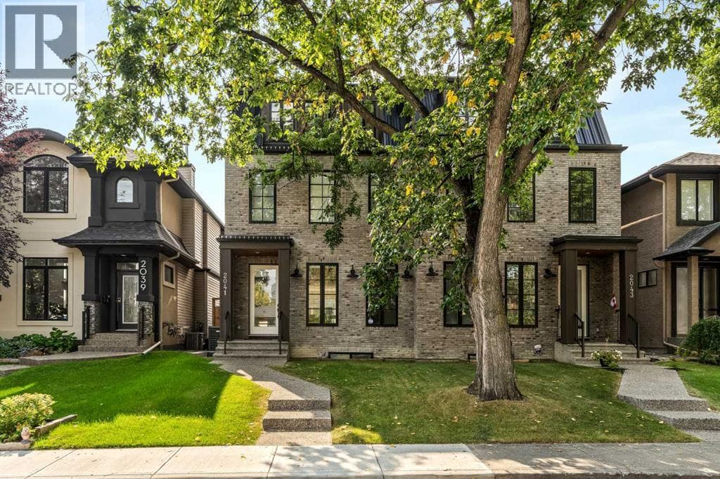 2041 47 Avenue SW — Calgary, Alberta - Main photo