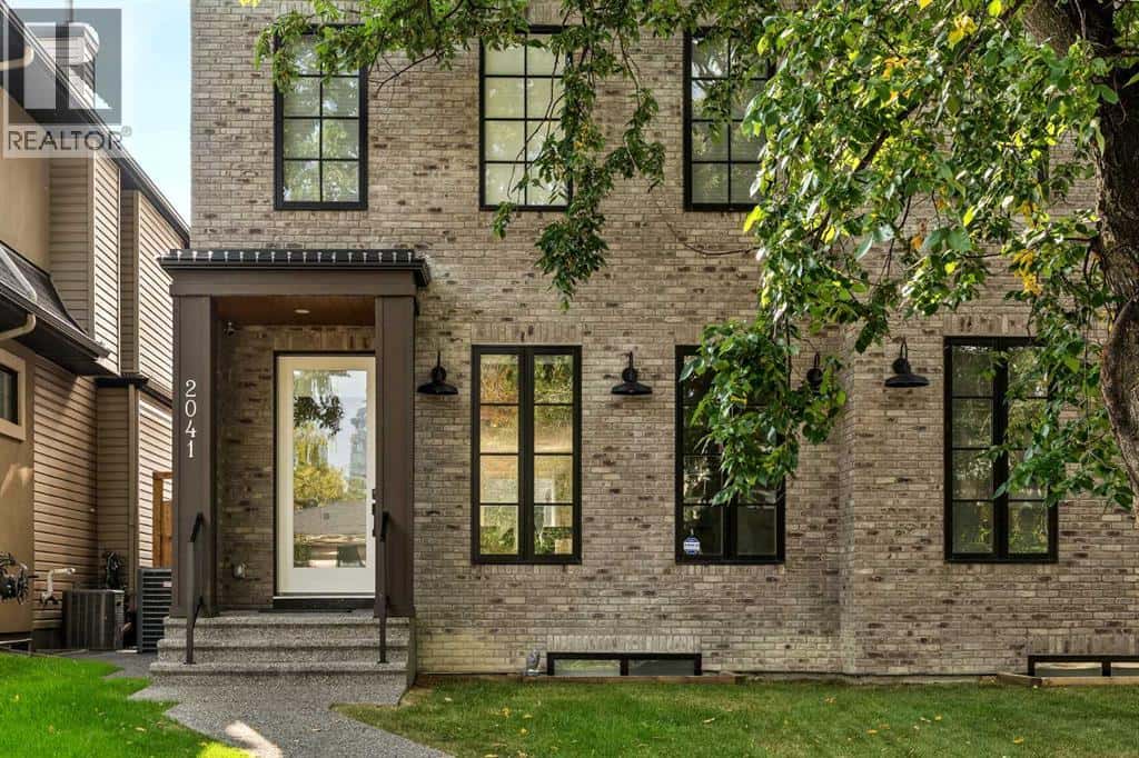 2041 47 Avenue SW — Calgary, Alberta - Photo 2 of 50