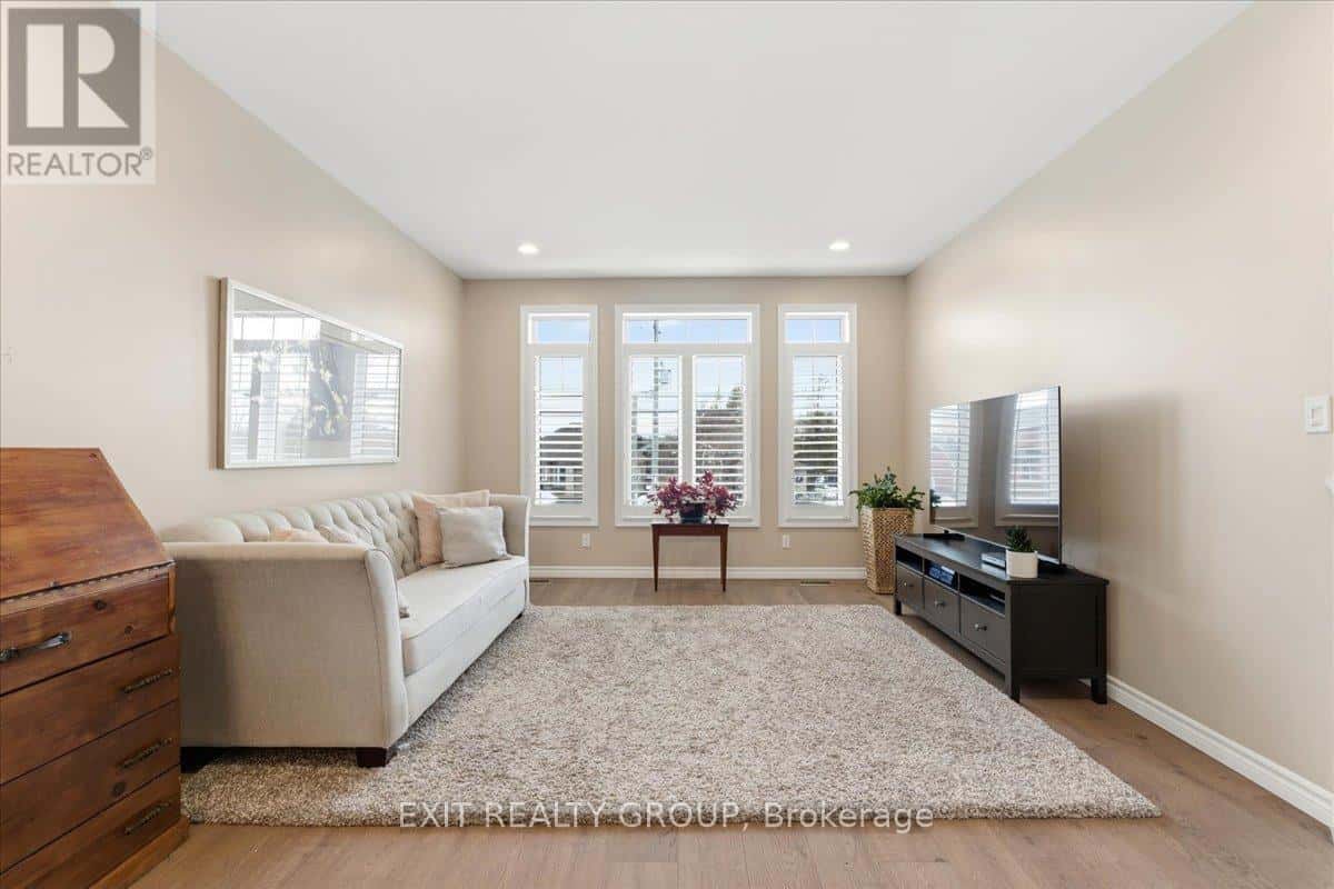 326 CANNIFTON ROAD N — Belleville (Thurlow Ward), Ontario - Photo 5 of 42