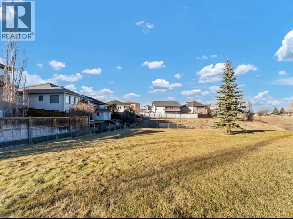 28 Saamis Close SW — Medicine Hat, Alberta - Photo 5 of 41