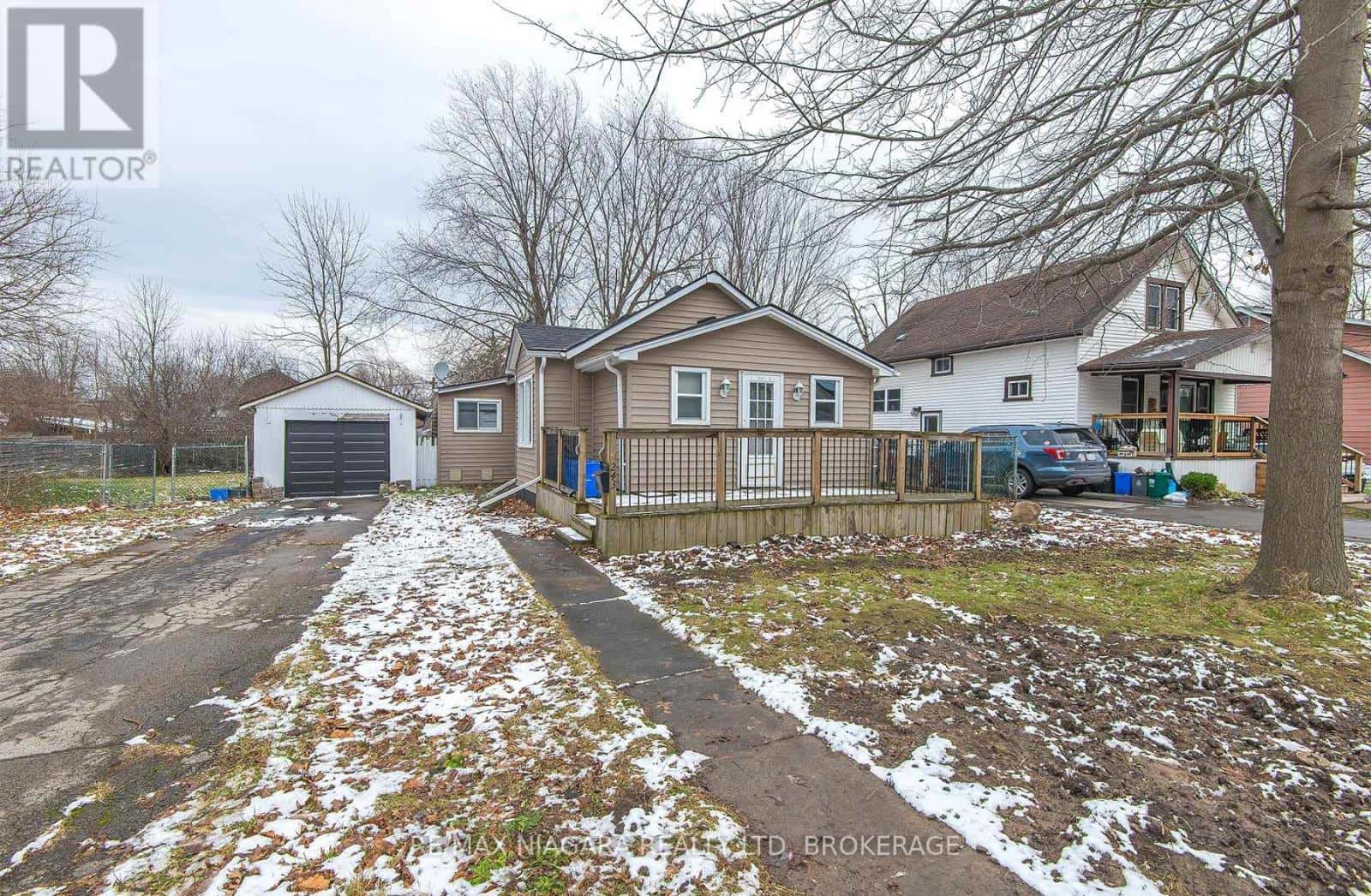 243 NORTH STREET N — Fort Erie (Central), Ontario - Photo 3 of 22