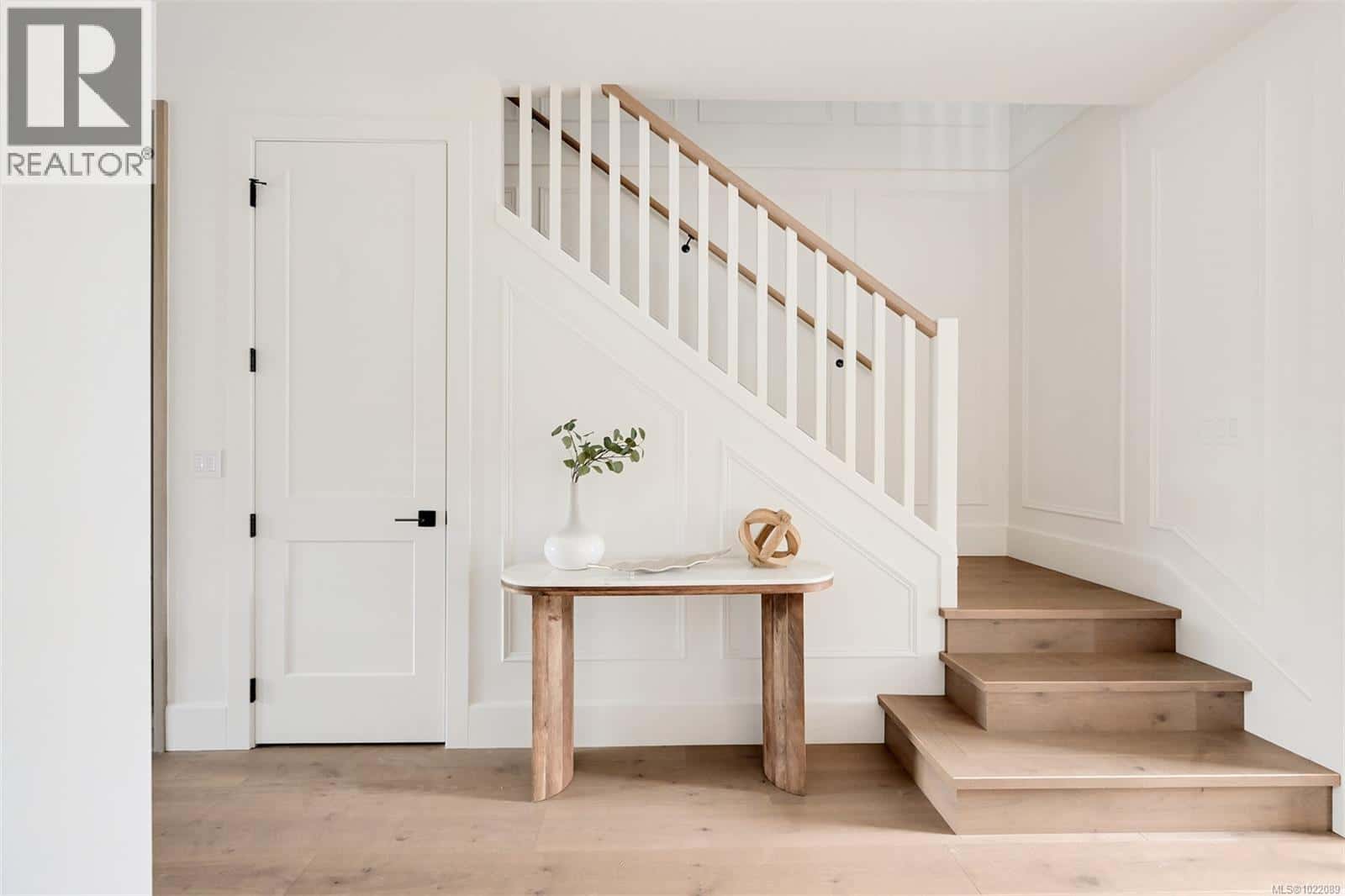 1039 Falkland Rd — Oak Bay, British Columbia - Photo 3 of 77