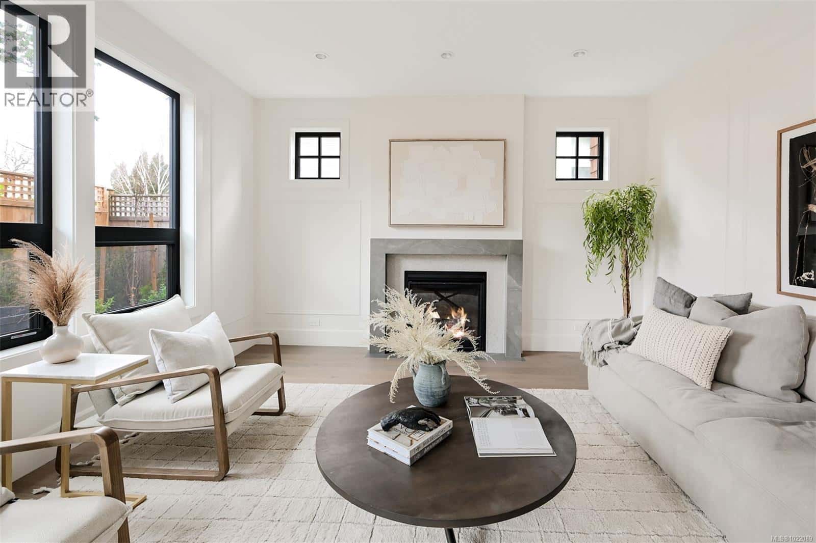 1039 Falkland Rd — Oak Bay, British Columbia - Photo 4 of 77