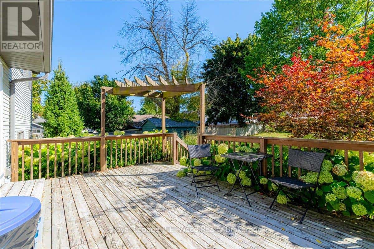 71 NORTH STREET W — Norwich (Otterville), Ontario - Photo 5 of 31