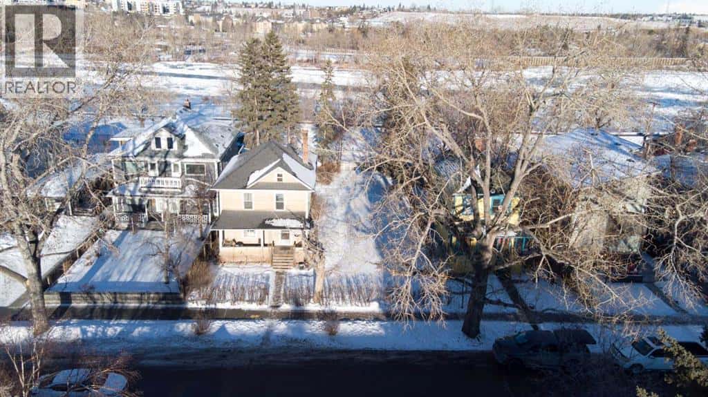 1016 8 Avenue SE — Calgary, Alberta - Photo 3 of 9