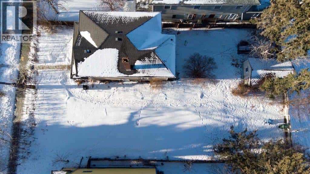 1016 8 Avenue SE — Calgary, Alberta - Photo 4 of 9