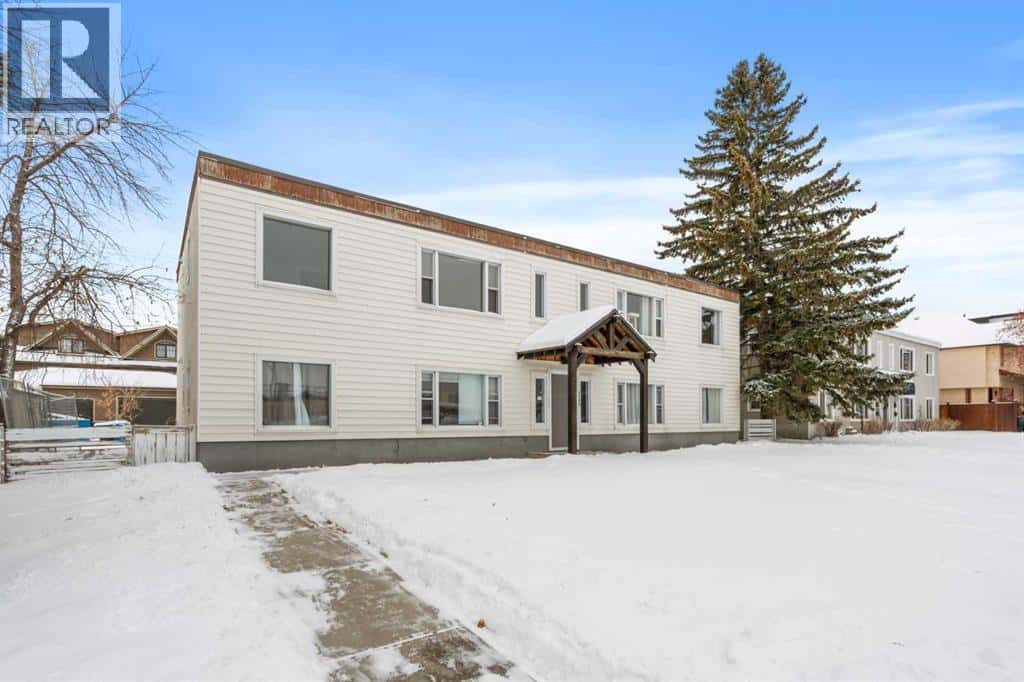 2209 Westmount Road NW — Calgary, Alberta - Photo 2 of 33