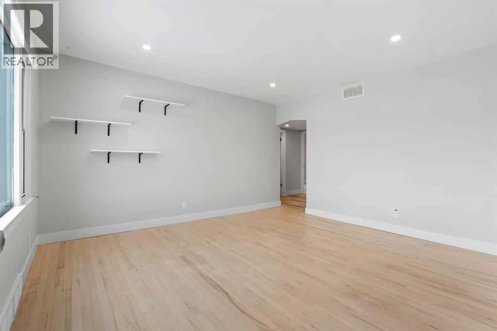 2209 Westmount Road NW — Calgary, Alberta - Photo 4 of 33