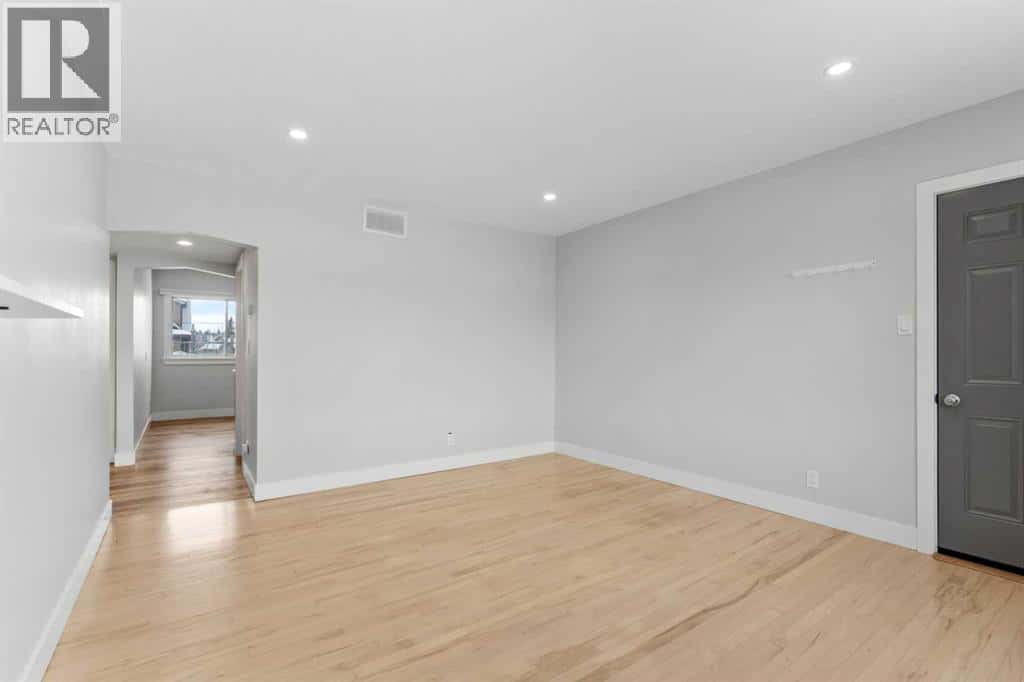 2209 Westmount Road NW — Calgary, Alberta - Photo 5 of 33