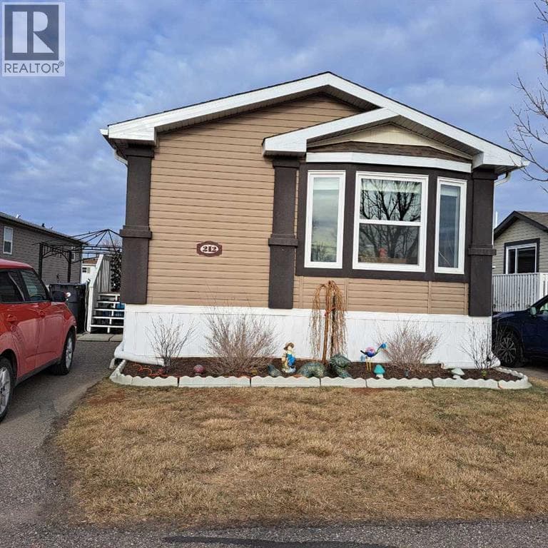 212 Engineer Avenue — Coaldale, Alberta - Main photo
