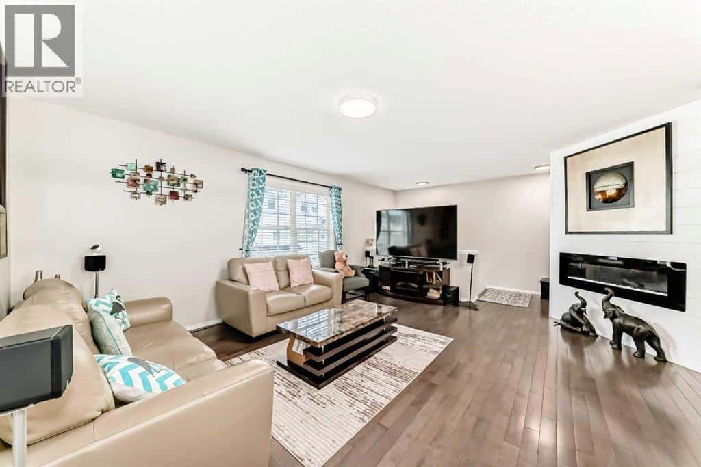 271 Prestwick Acres Lane SE — Calgary, Alberta - Photo 3 of 26