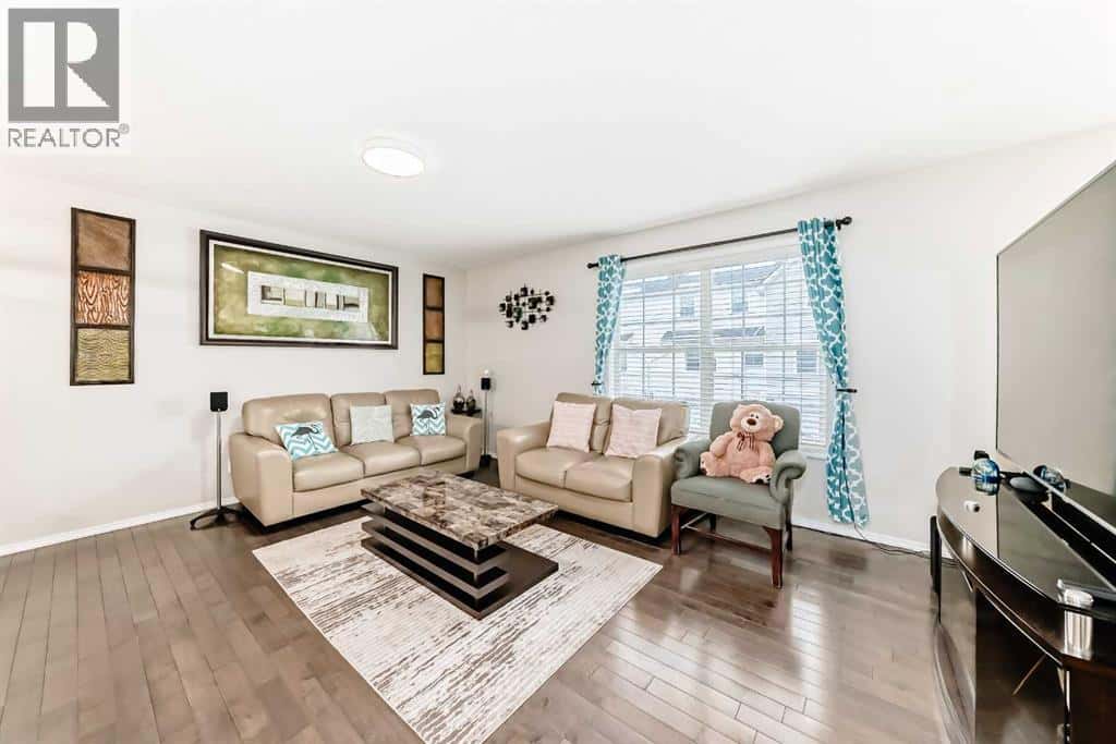 271 Prestwick Acres Lane SE — Calgary, Alberta - Photo 4 of 26