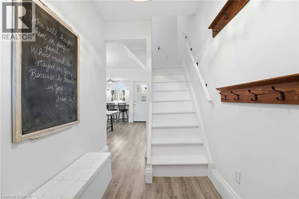 17 MINTO Avenue — Hamilton, Ontario - Photo 5 of 30