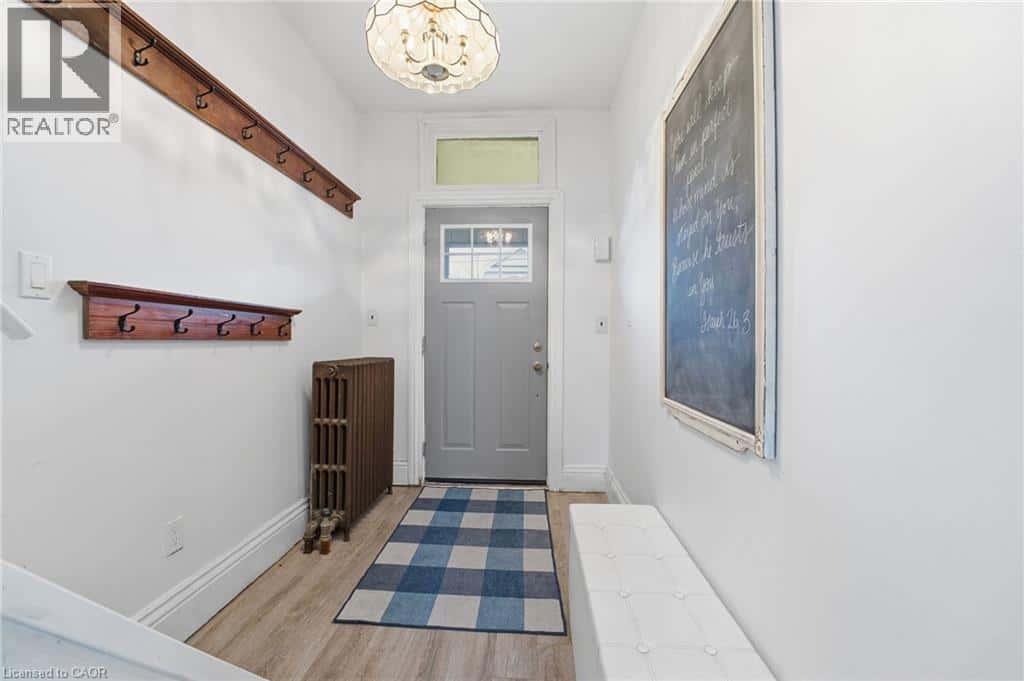 17 MINTO Avenue — Hamilton, Ontario - Photo 4 of 30