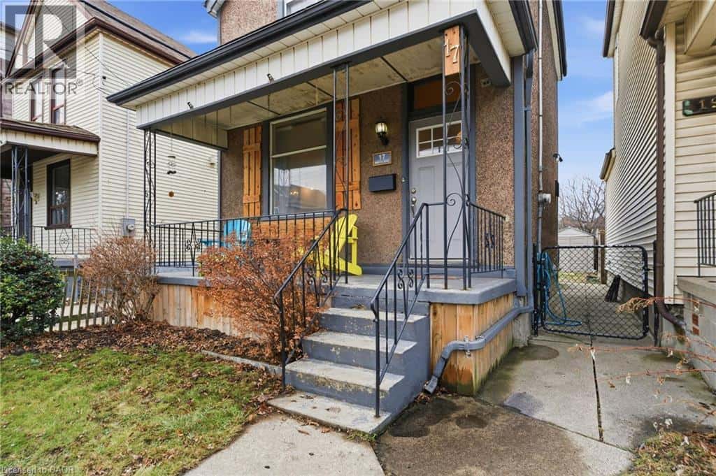 17 MINTO Avenue — Hamilton, Ontario - Photo 2 of 30