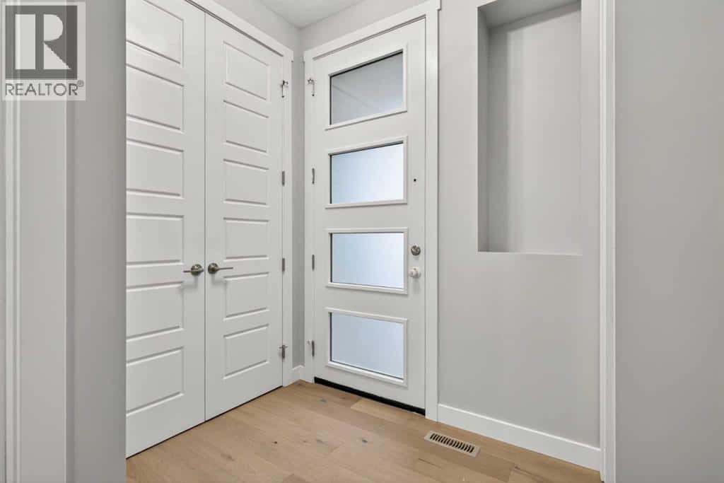 37 Southborough Lane — Cochrane, Alberta - Photo 3 of 36