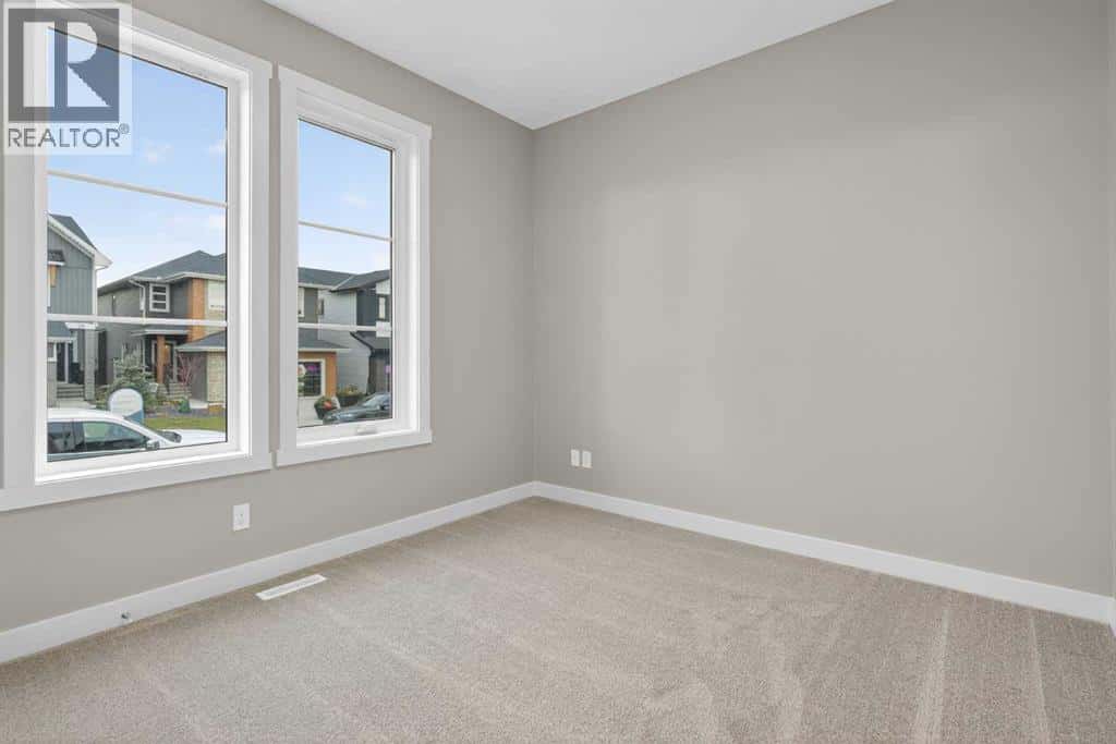 37 Southborough Lane — Cochrane, Alberta - Photo 5 of 36