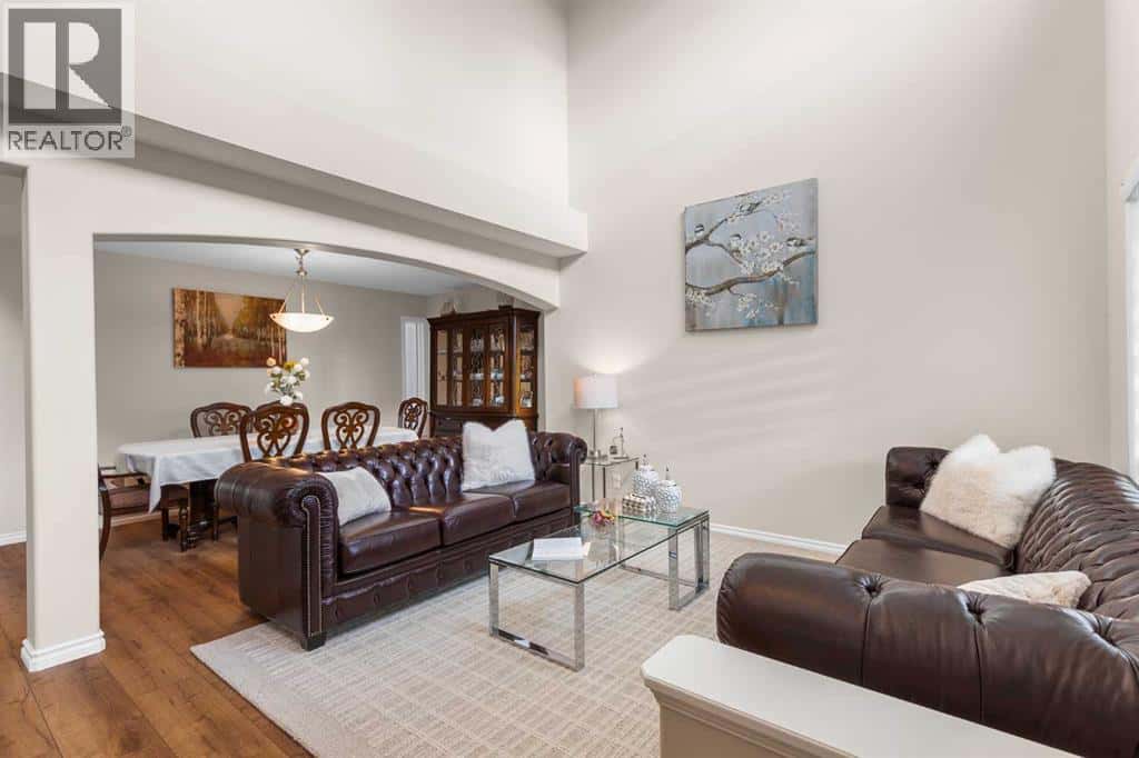 7 Everglade Circle SW — Calgary, Alberta - Photo 4 of 50