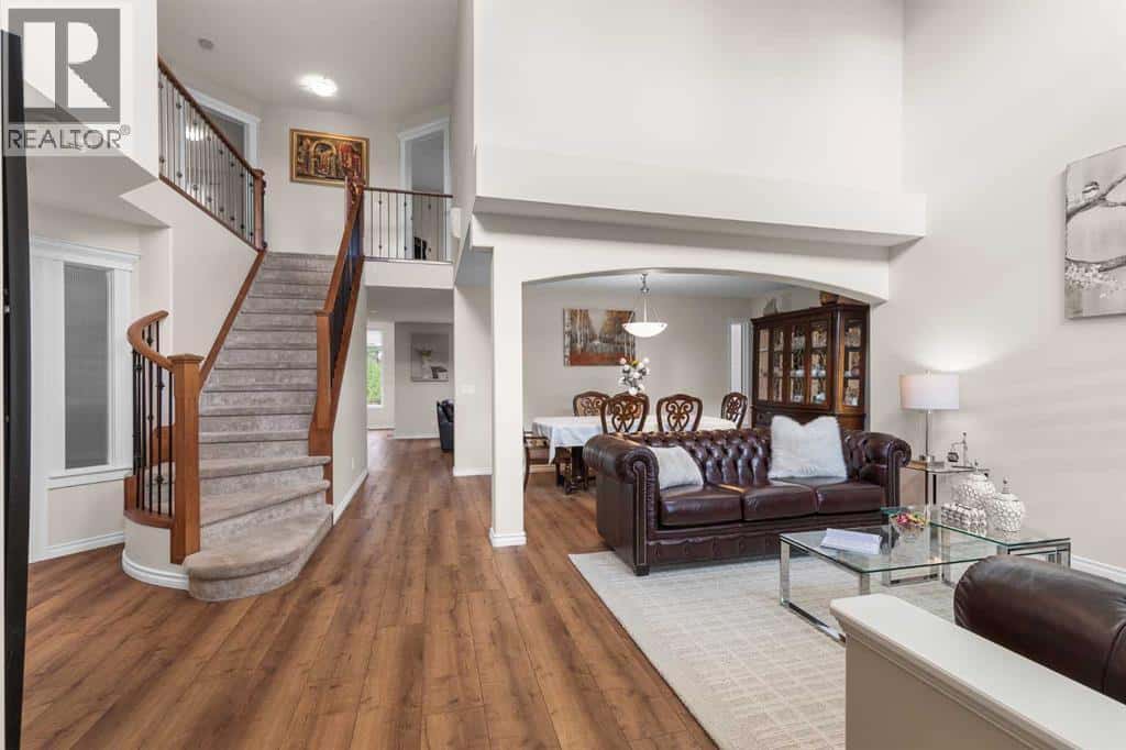 7 Everglade Circle SW — Calgary, Alberta - Photo 5 of 50