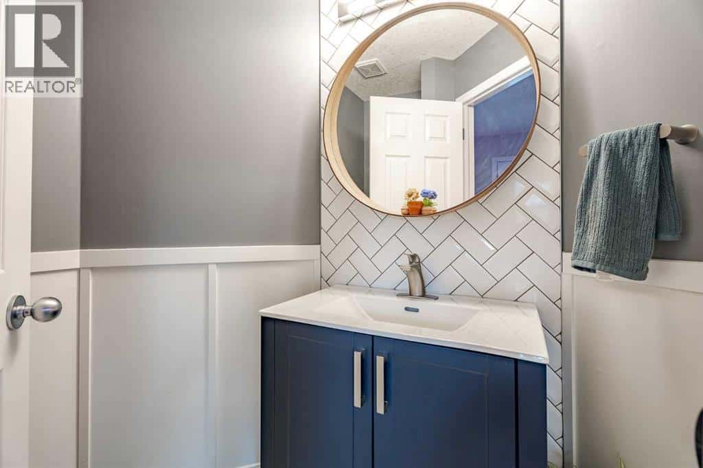 42 Bridlecrest Gardens SW — Calgary, Alberta - Photo 4 of 22