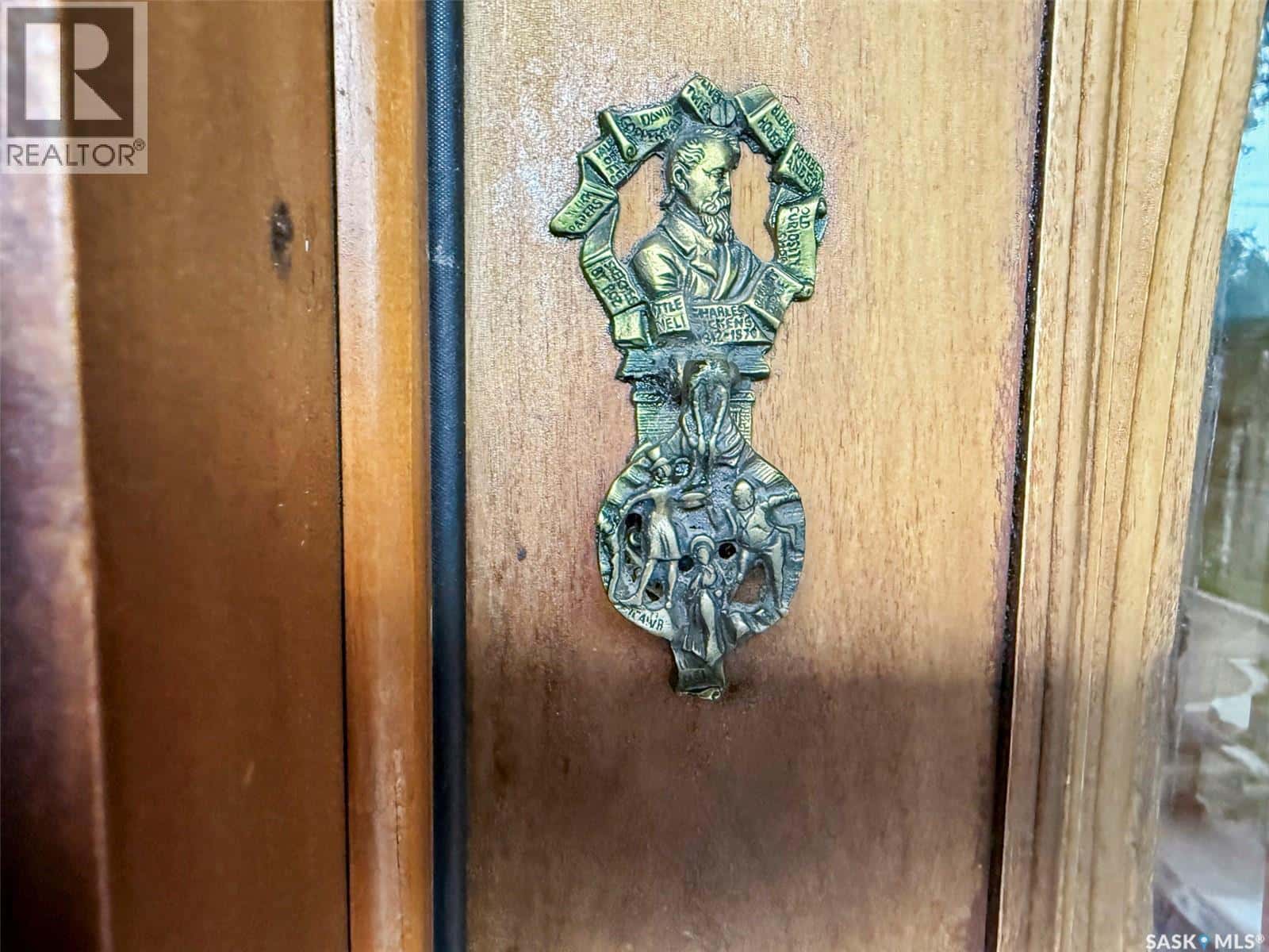 735 Sidney STREET E — Swift Current, Saskatchewan - Photo 4 of 48