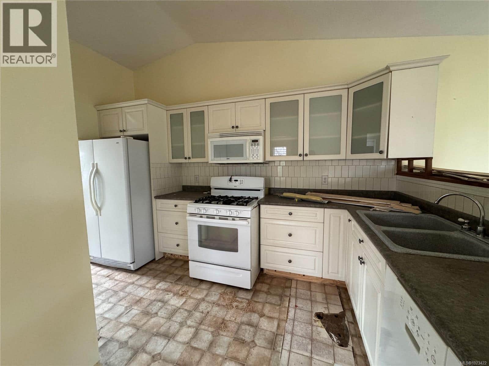 700 Georgia Dr - Photo 5 of 17, Campbell River, British Columbia