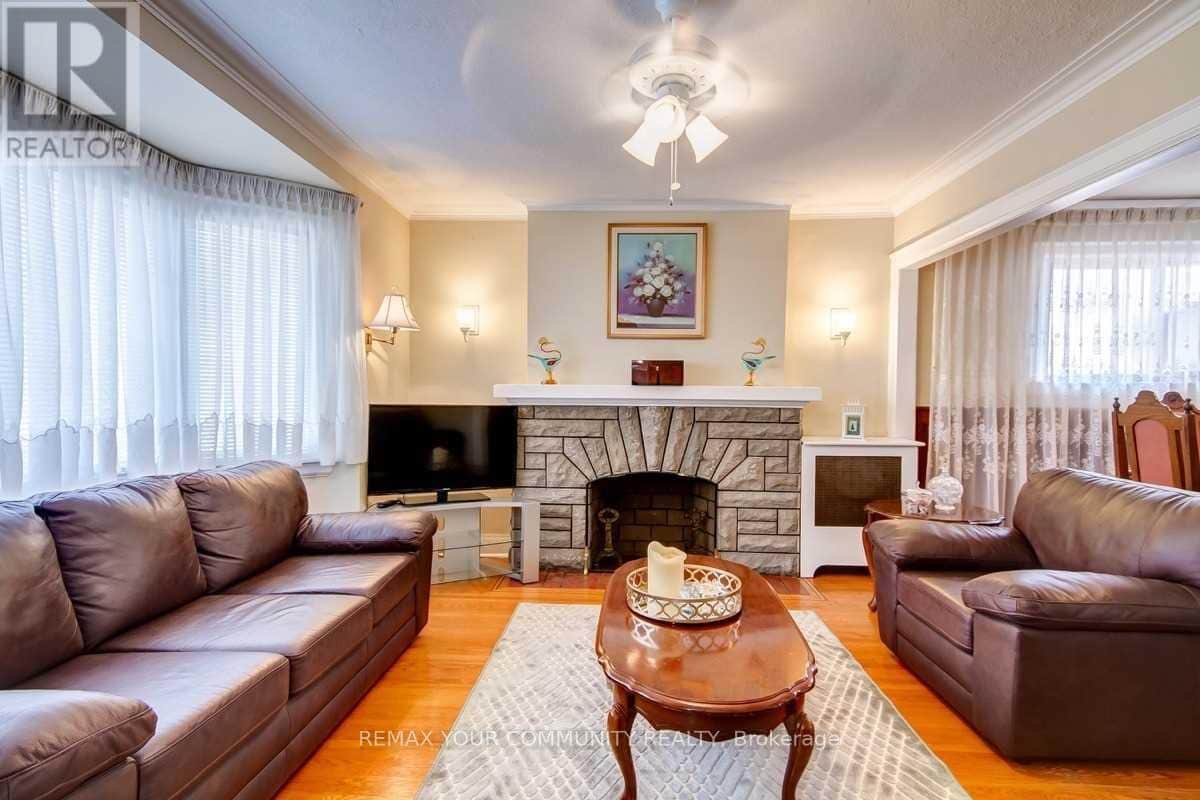 MAIN FLOOR - 203 WOODYCREST AVENUE - Photo 3 of 16, Toronto (Danforth Village-East York), Ontario