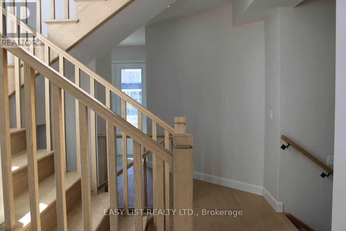 299 MULLIGHAN GARDENS - Photo 3 of 32, Peterborough (Monaghan Ward 2), Ontario