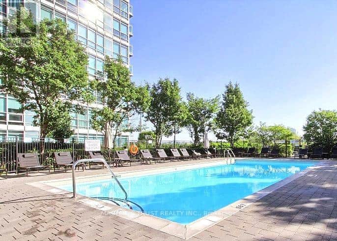 1025 - 165 LEGION ROAD N - Photo 4 of 13, Toronto (Mimico), Ontario