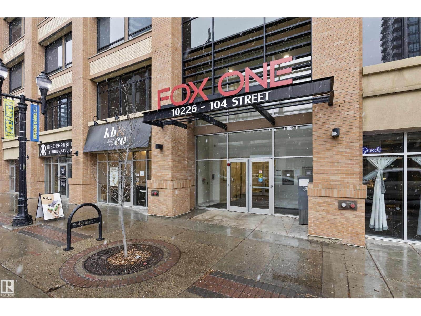 #905 10226 104 ST NW - Photo 2 of 34, Edmonton, Alberta