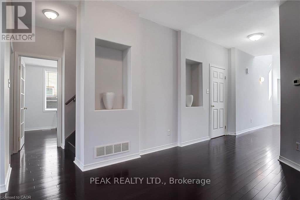 320 ROBERT FERRIE DRIVE - Photo 5 of 38, Kitchener, Ontario