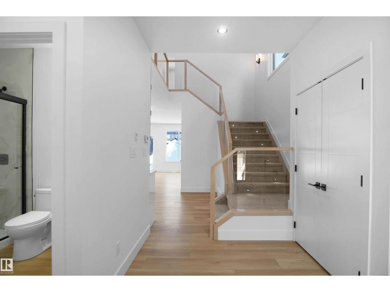 16816 47 ST NW - Photo 4 of 37, Edmonton, Alberta