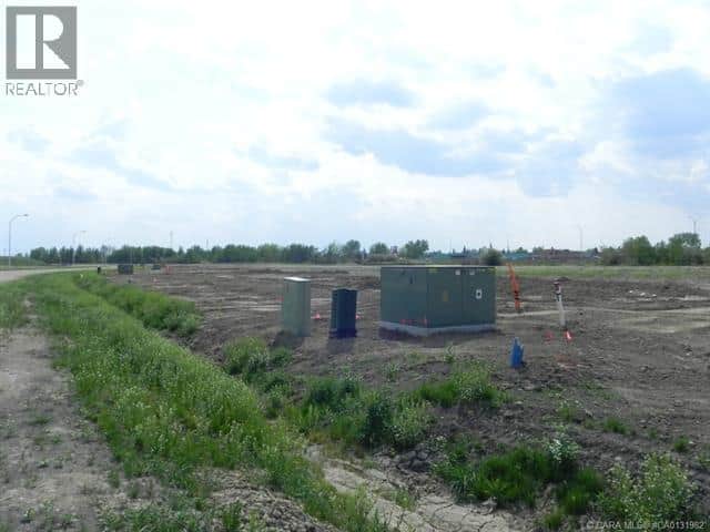 5392 Len Thompson Drive - Photo 4 of 6, Lacombe, Alberta