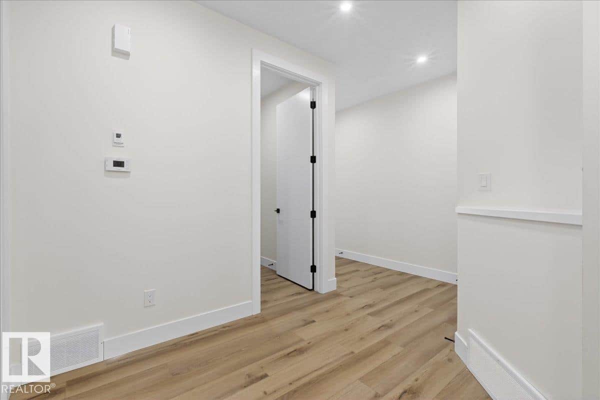 8450 Mayday LI SW - Photo 5 of 58, Edmonton, Alberta