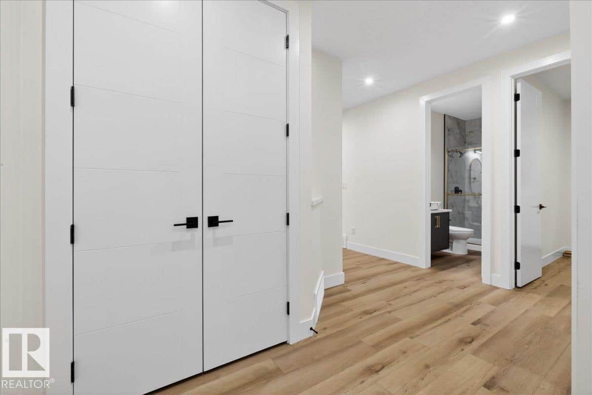 8450 Mayday LI SW - Photo 3 of 58, Edmonton, Alberta