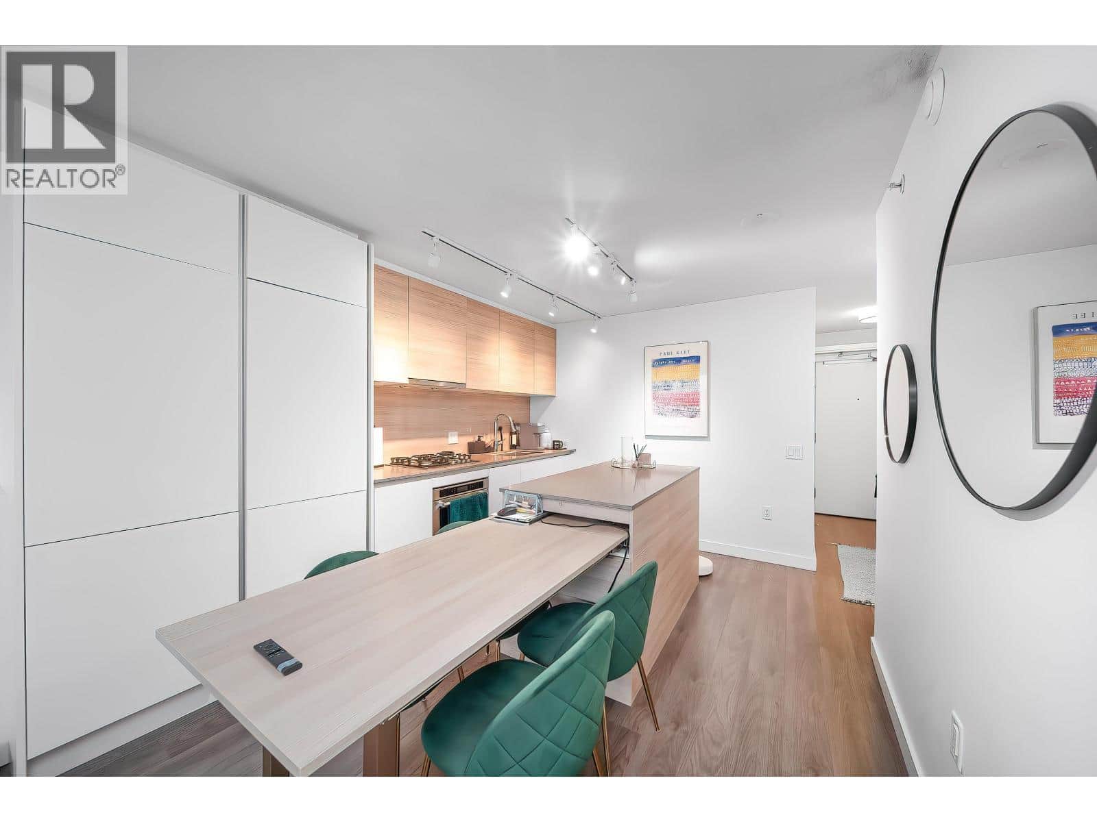 710 988 QUAYSIDE DRIVE - Photo 3 of 21, New Westminster, British Columbia